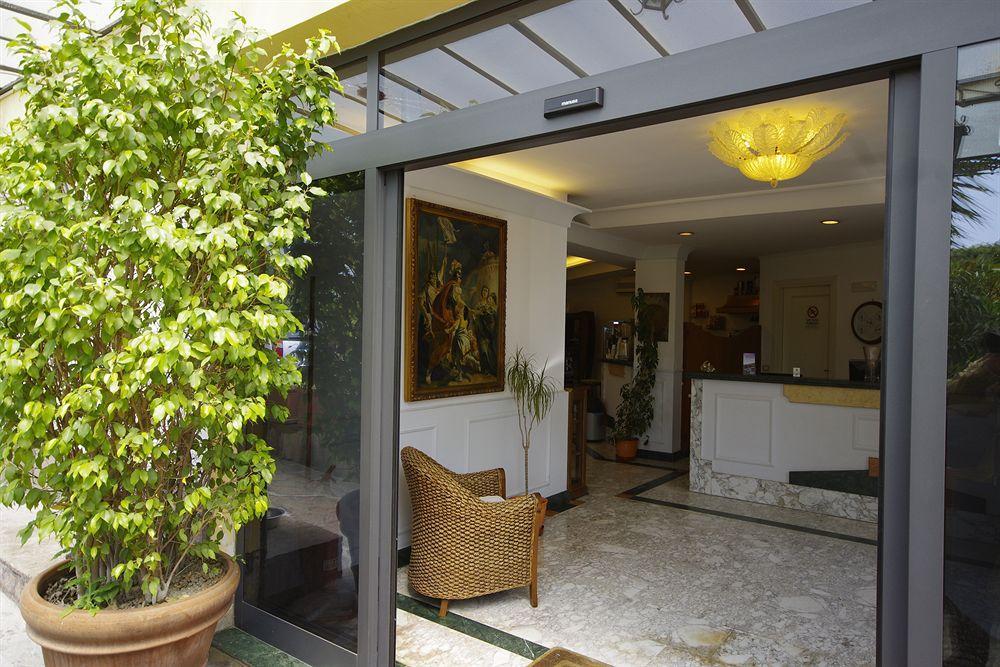Hotel Clinton Casoria Dış mekan fotoğraf