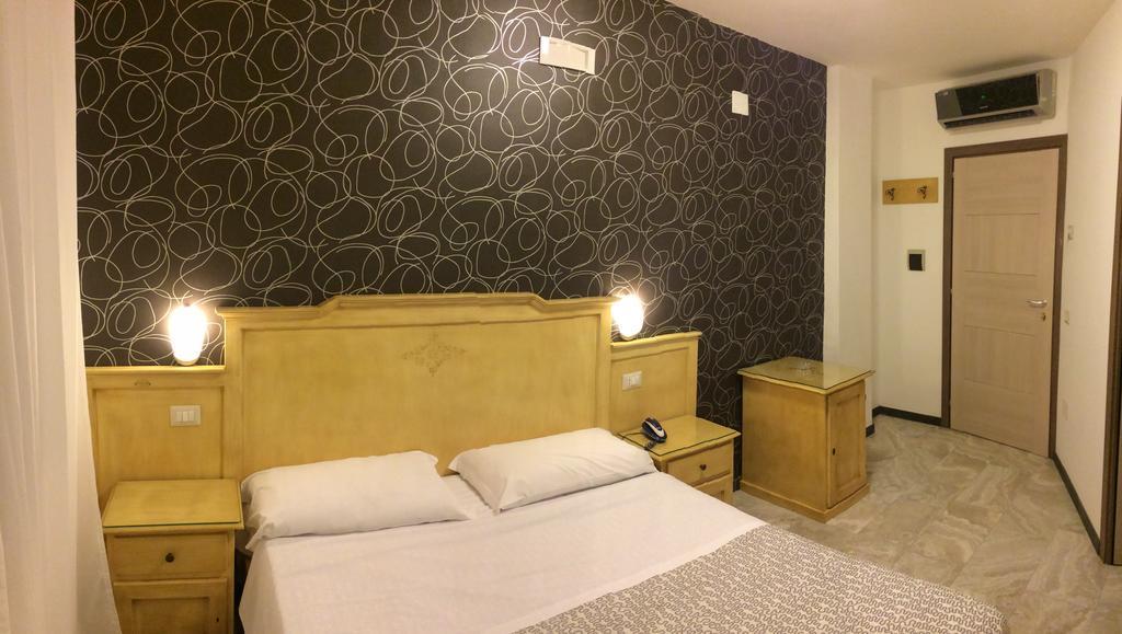 Hotel Clinton Casoria Dış mekan fotoğraf