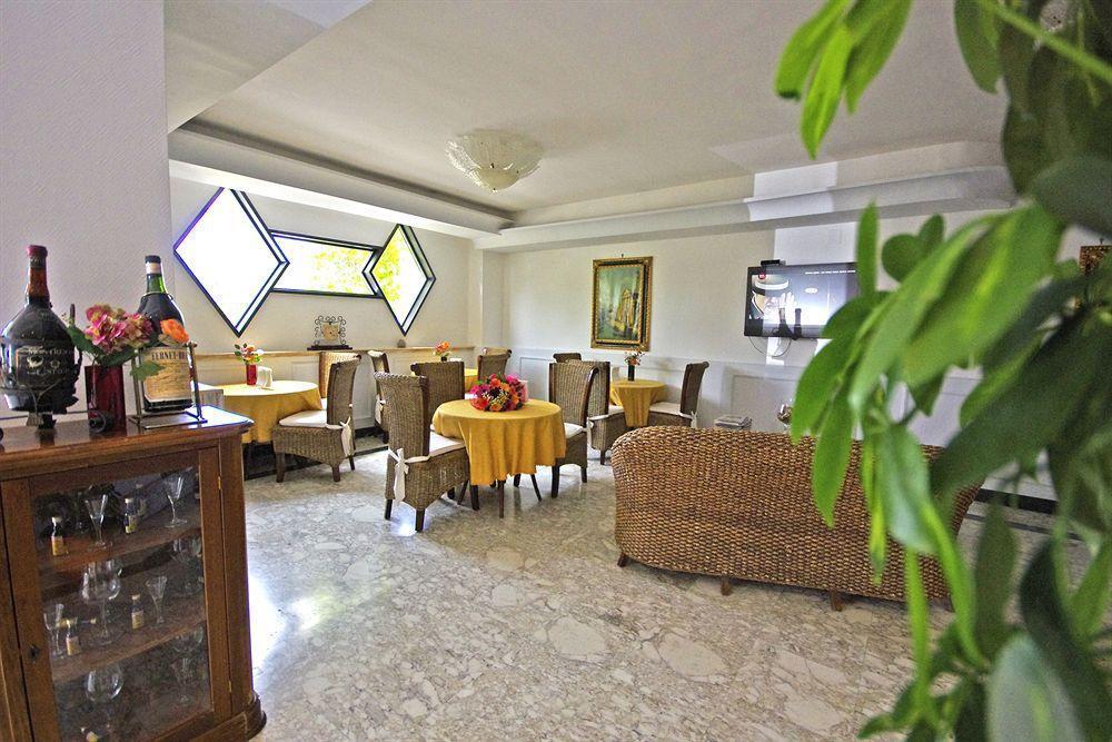 Hotel Clinton Casoria Dış mekan fotoğraf