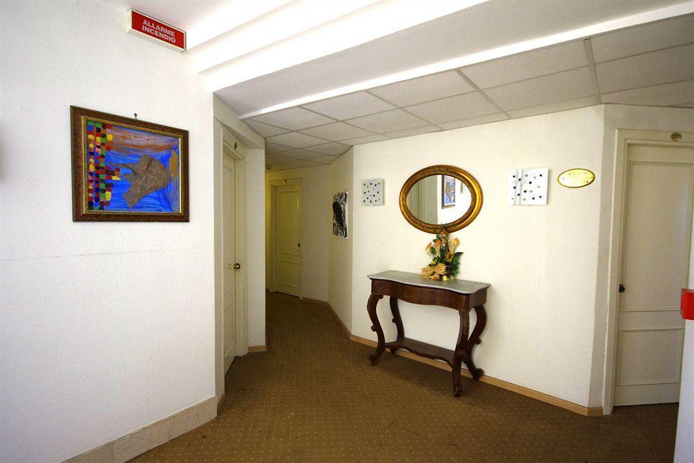 Hotel Clinton Casoria Dış mekan fotoğraf