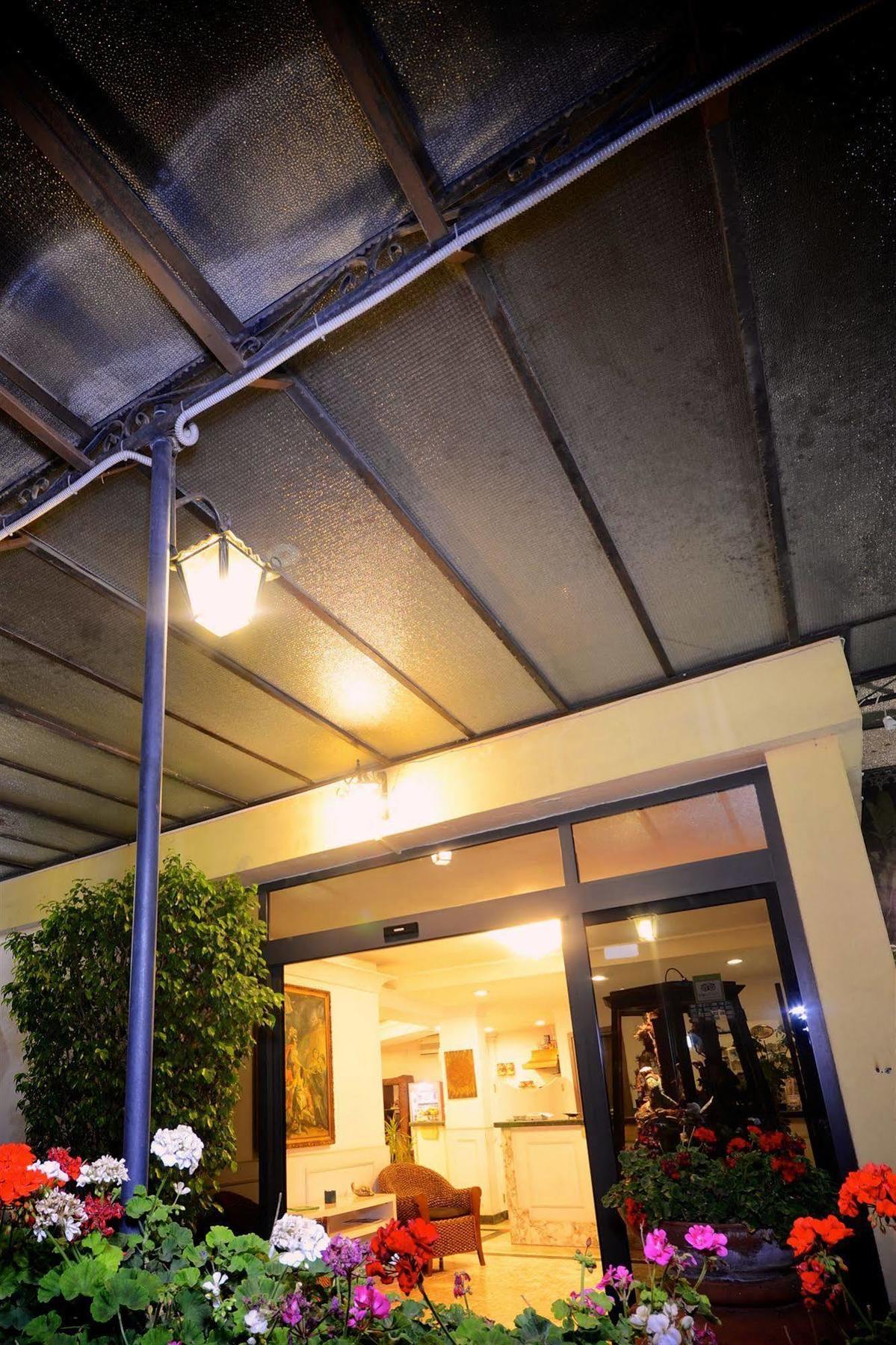 Hotel Clinton Casoria Dış mekan fotoğraf