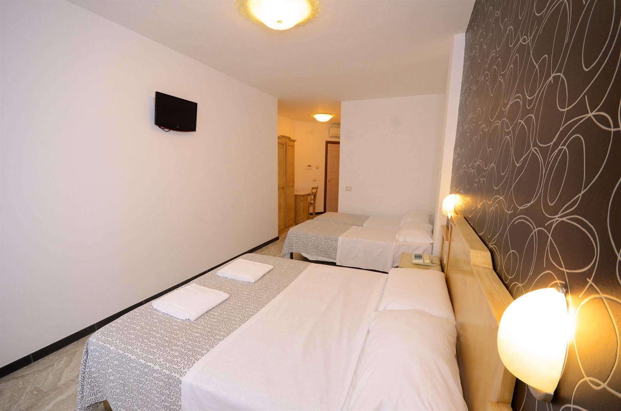 Hotel Clinton Casoria Dış mekan fotoğraf