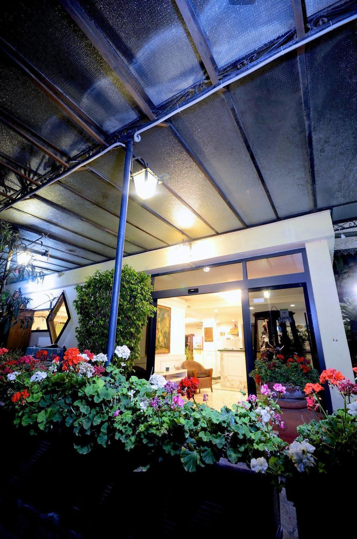 Hotel Clinton Casoria Dış mekan fotoğraf